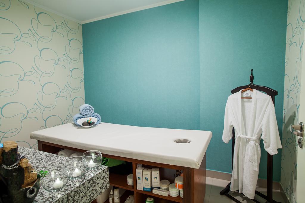 狂欢节赌场酒店 Encarnación 外观 照片 A massage table