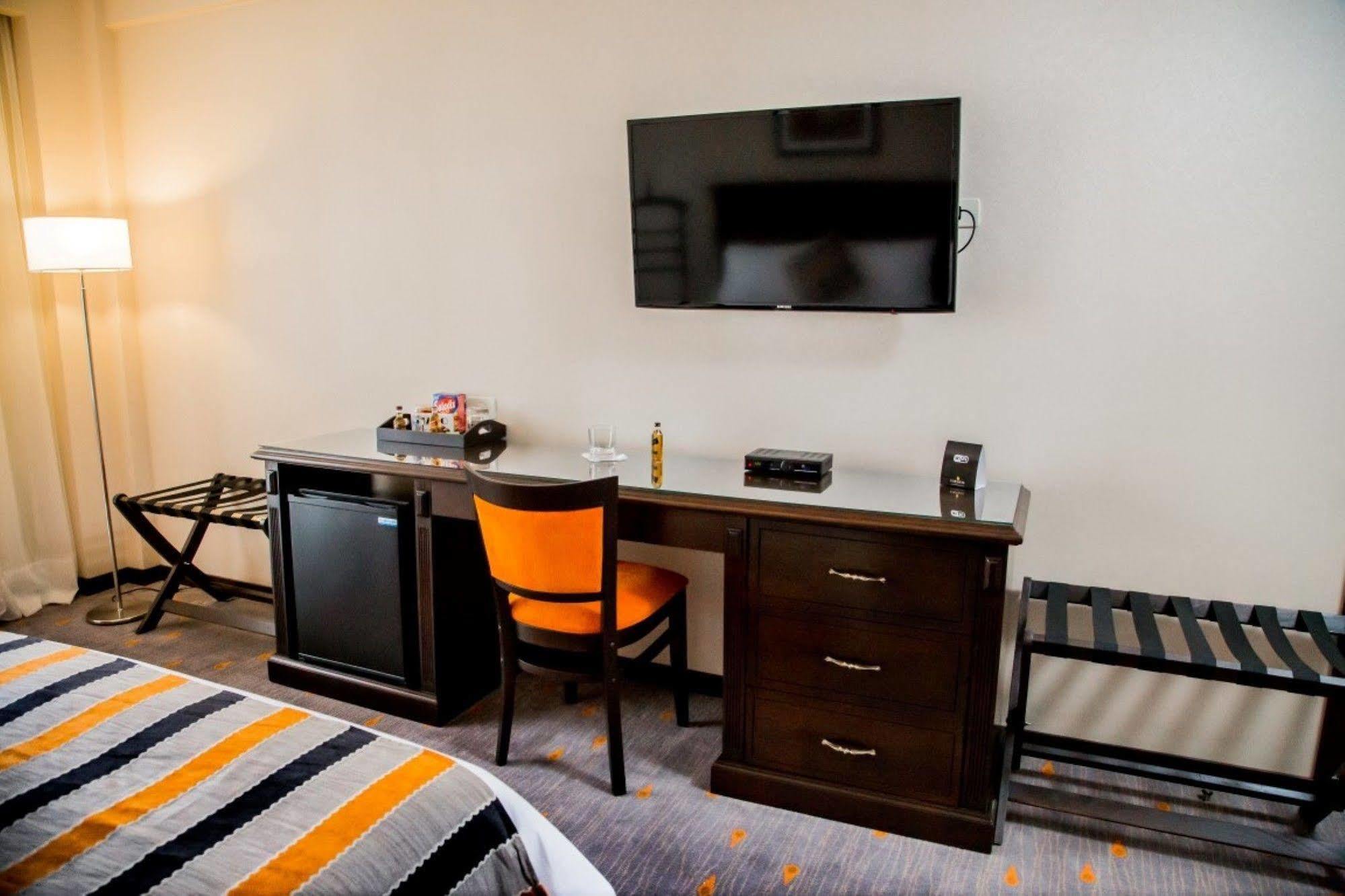 狂欢节赌场酒店 Encarnación 外观 照片 A room at the hotel