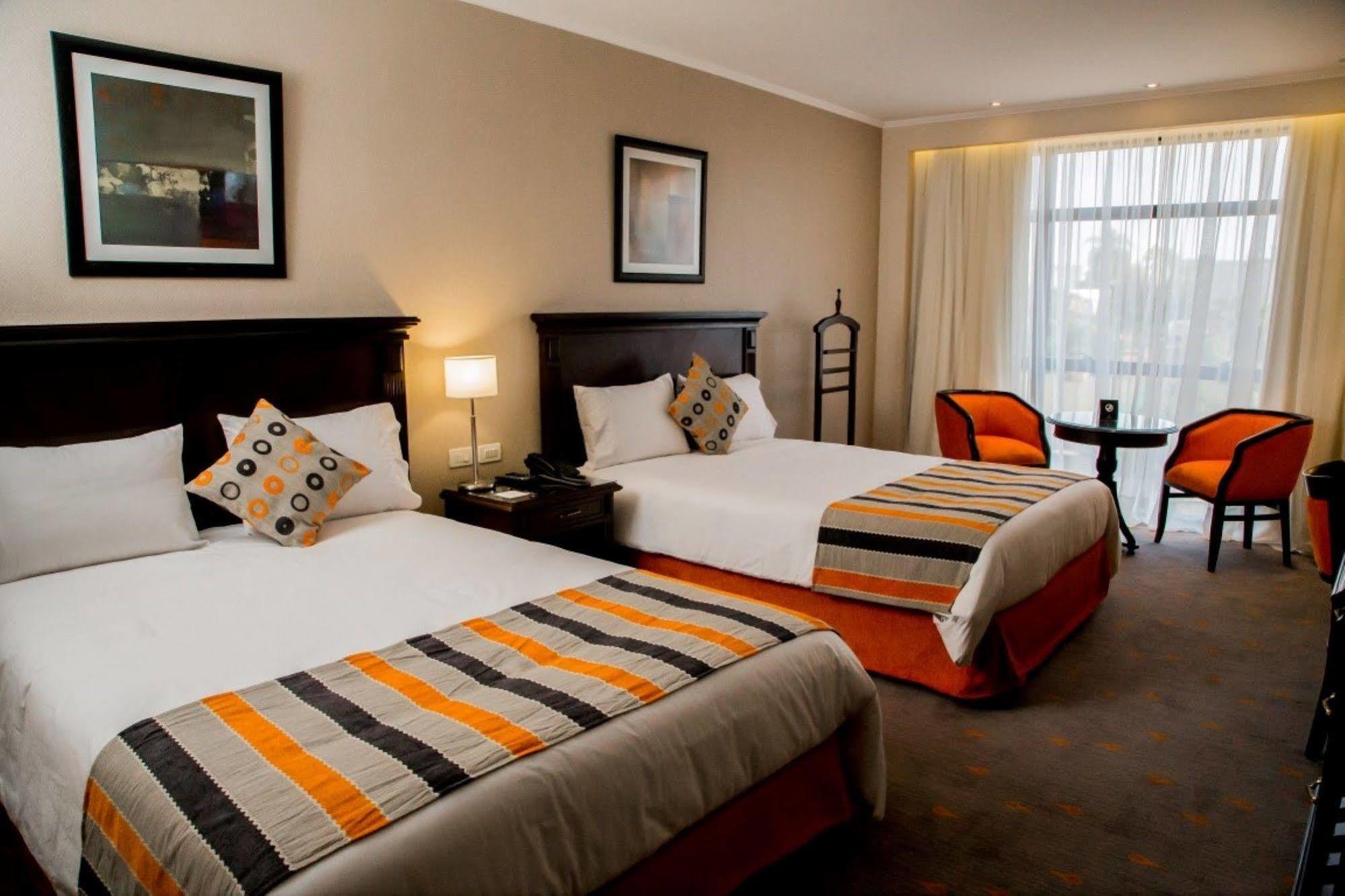 狂欢节赌场酒店 Encarnación 外观 照片 A room at the Protea Hotel, Sandton