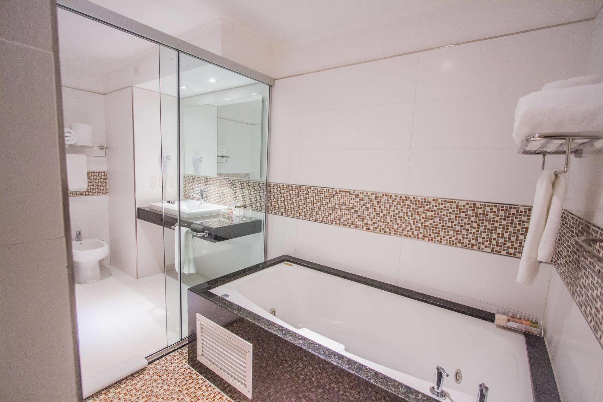 狂欢节赌场酒店 Encarnación 外观 照片 A modern bathroom