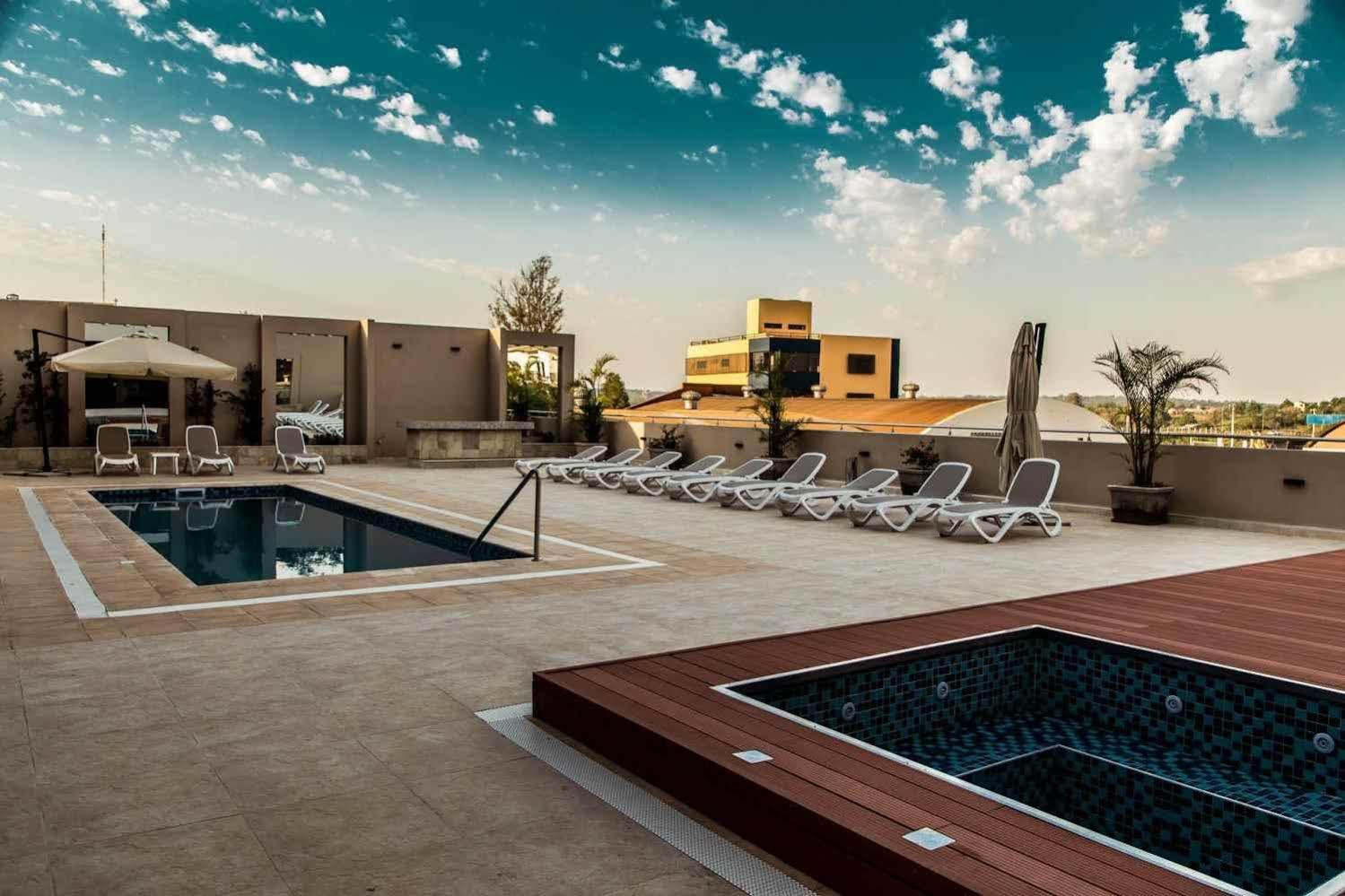 狂欢节赌场酒店 Encarnación 外观 照片 Rooftop pool at the hotel